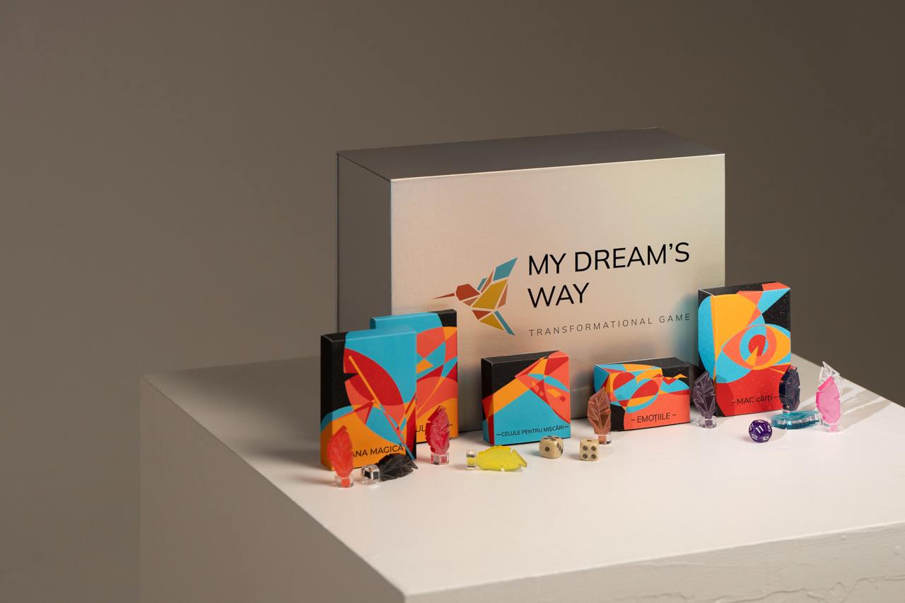 Setul complet My Dream's Way: cutia, pachetele de cărți și piesele de joc
